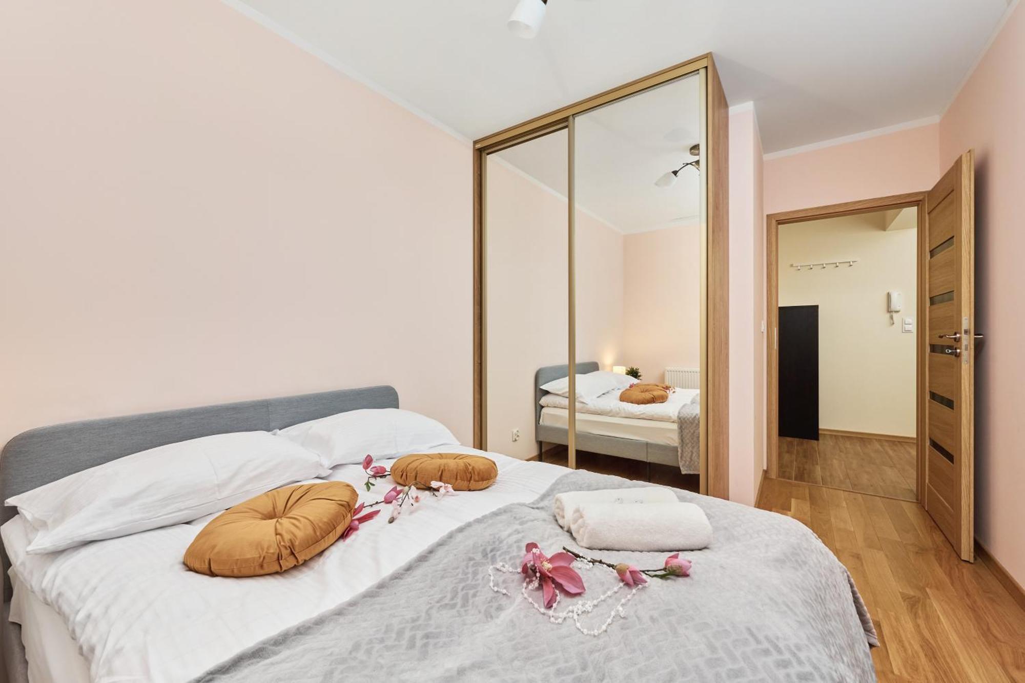 Wroclaw Rose Apartments By Noclegi Renters Bagian luar foto
