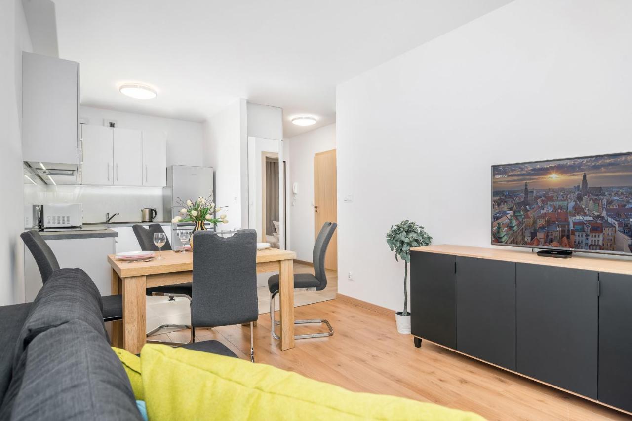 Wroclaw Rose Apartments By Noclegi Renters Bagian luar foto